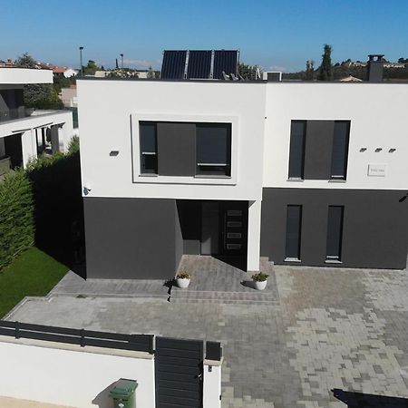 Villa Ula In Pula With Heated Pool And Sauna Екстер'єр фото