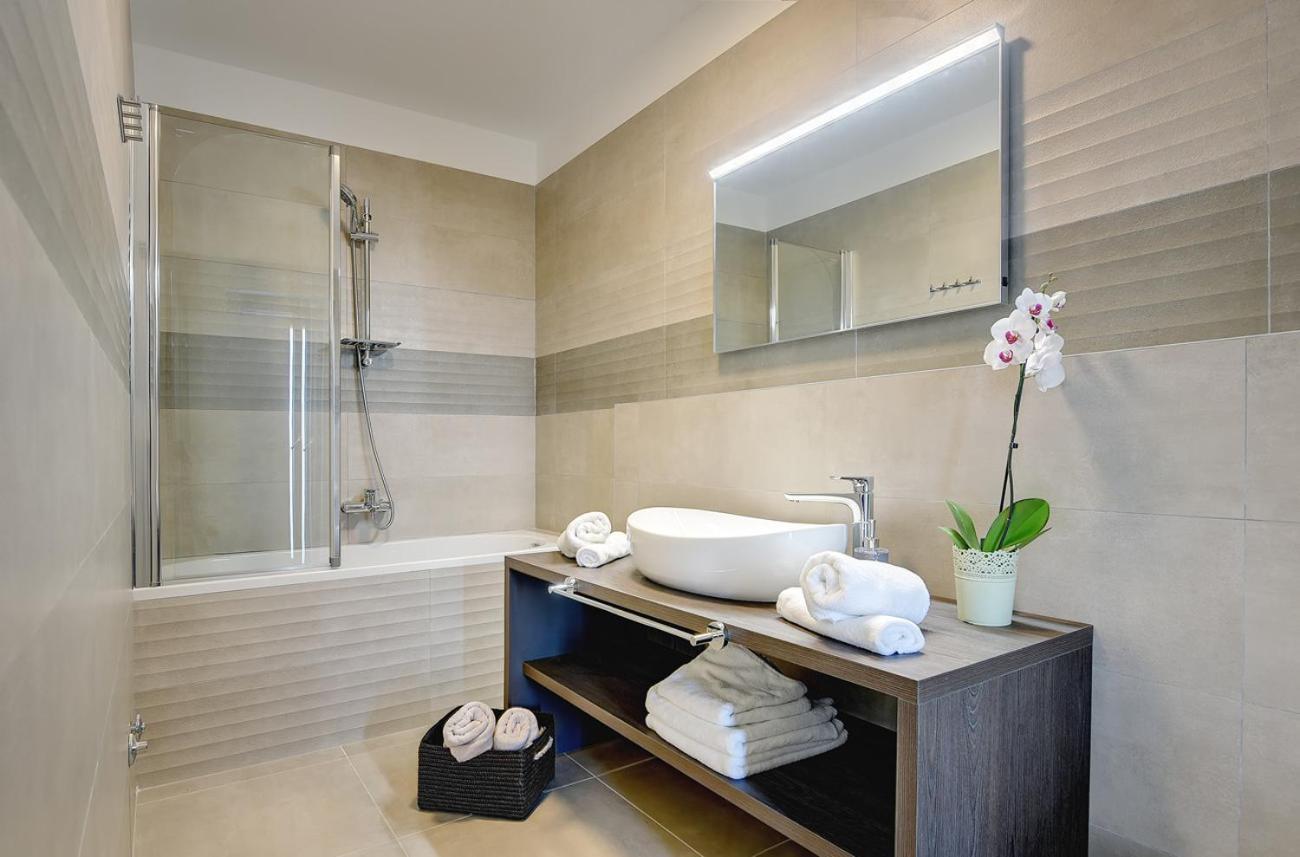 Villa Ula In Pula With Heated Pool And Sauna Екстер'єр фото