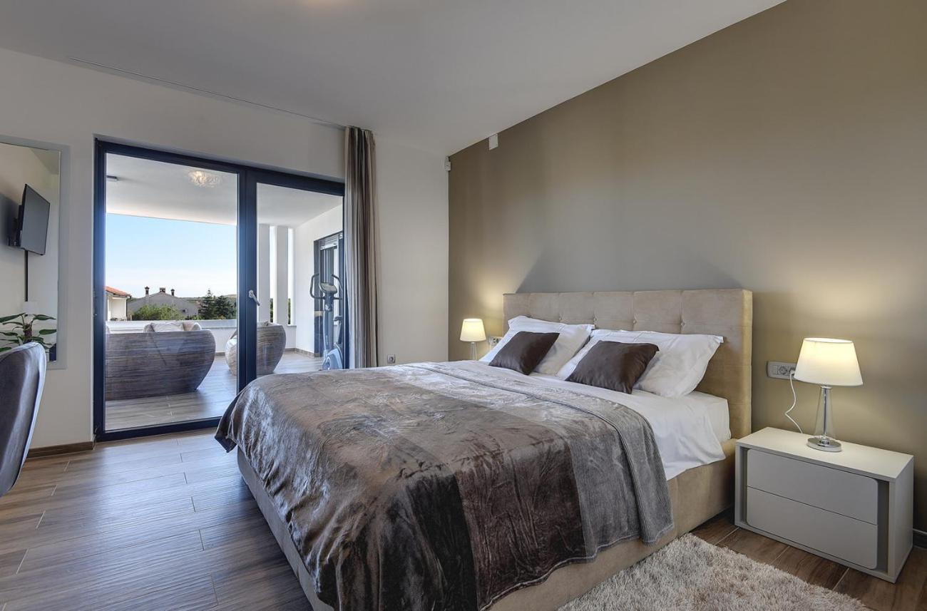 Villa Ula In Pula With Heated Pool And Sauna Екстер'єр фото