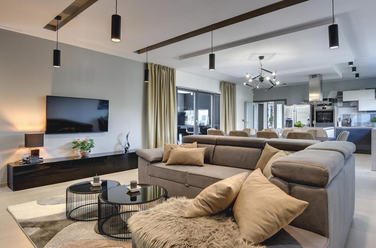 Villa Ula In Pula With Heated Pool And Sauna Екстер'єр фото