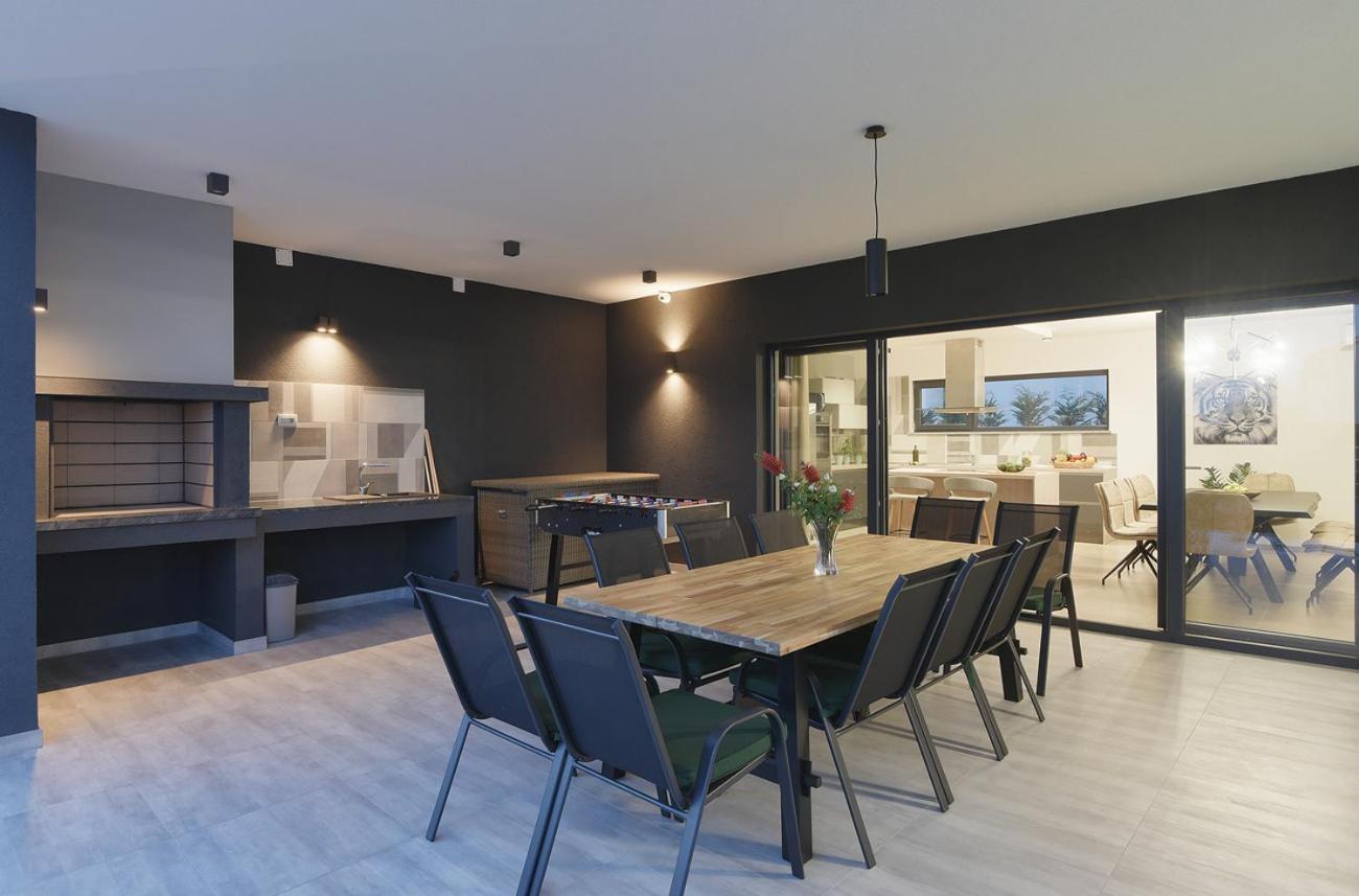 Villa Ula In Pula With Heated Pool And Sauna Екстер'єр фото
