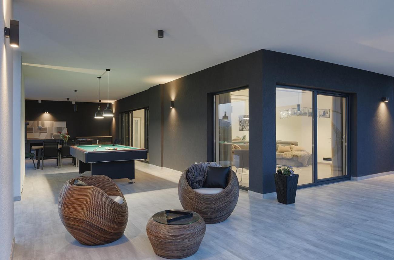 Villa Ula In Pula With Heated Pool And Sauna Екстер'єр фото