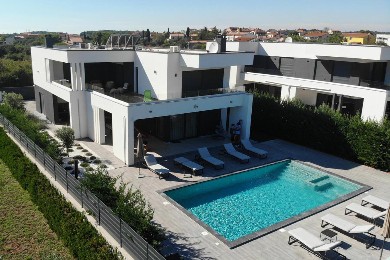 Villa Ula In Pula With Heated Pool And Sauna Екстер'єр фото