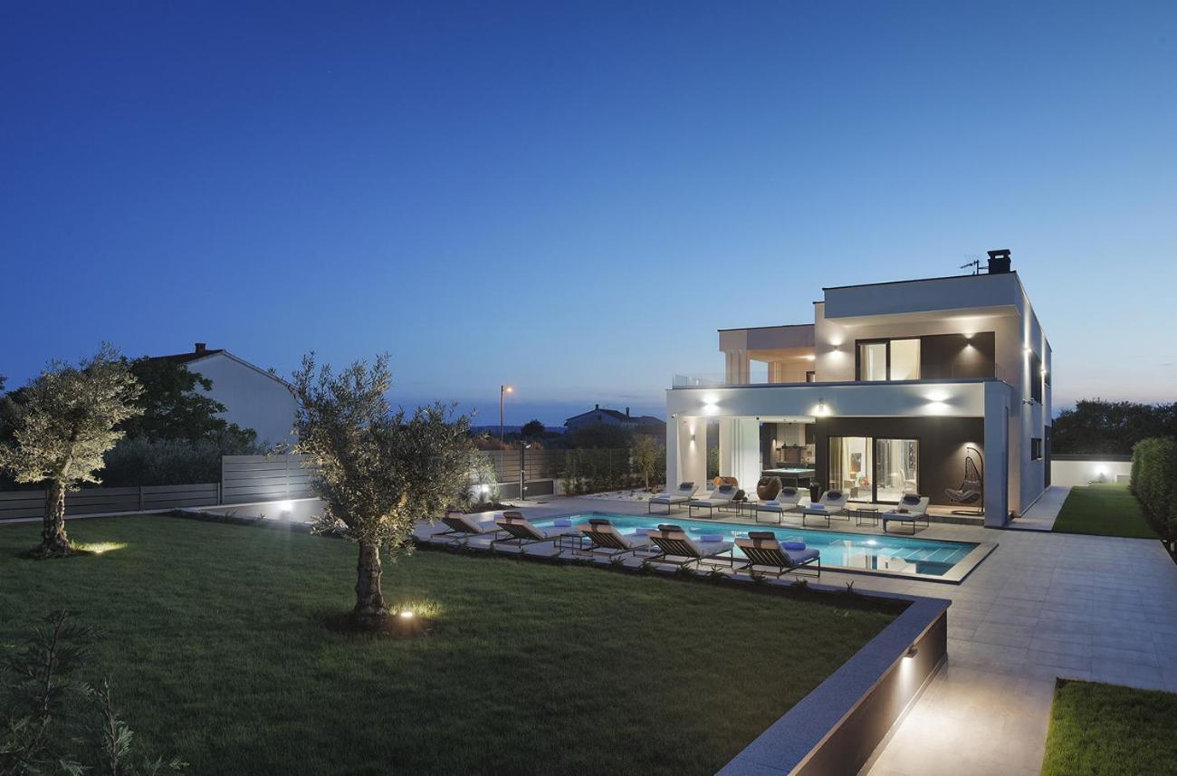 Villa Ula In Pula With Heated Pool And Sauna Екстер'єр фото